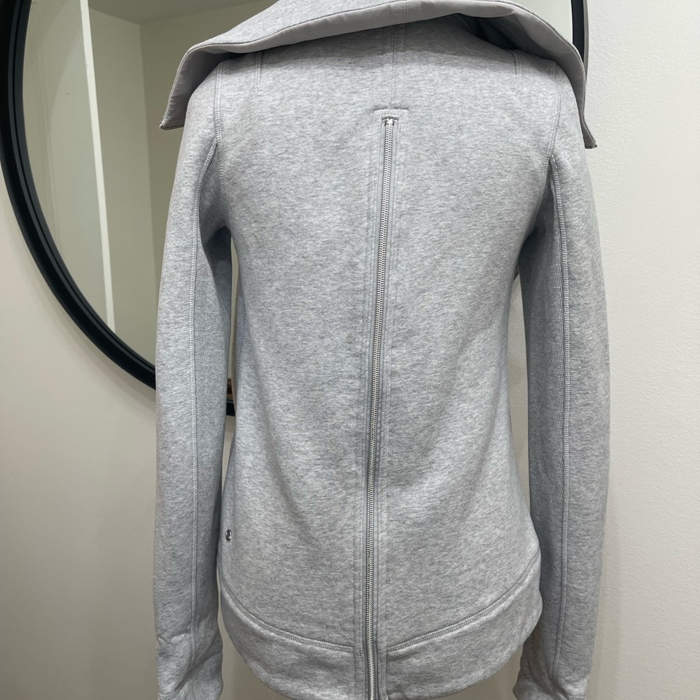 Lululemon En Route Jacket Heathered Light Grey Size 4 - Picture 15 of 16